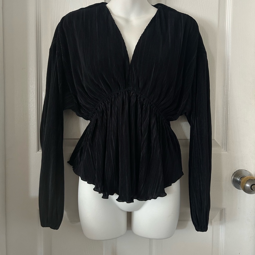 New  women’s top size small